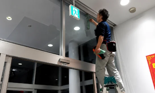 building_img02 施設の清掃業務に対応するビルメンテナンス事業部